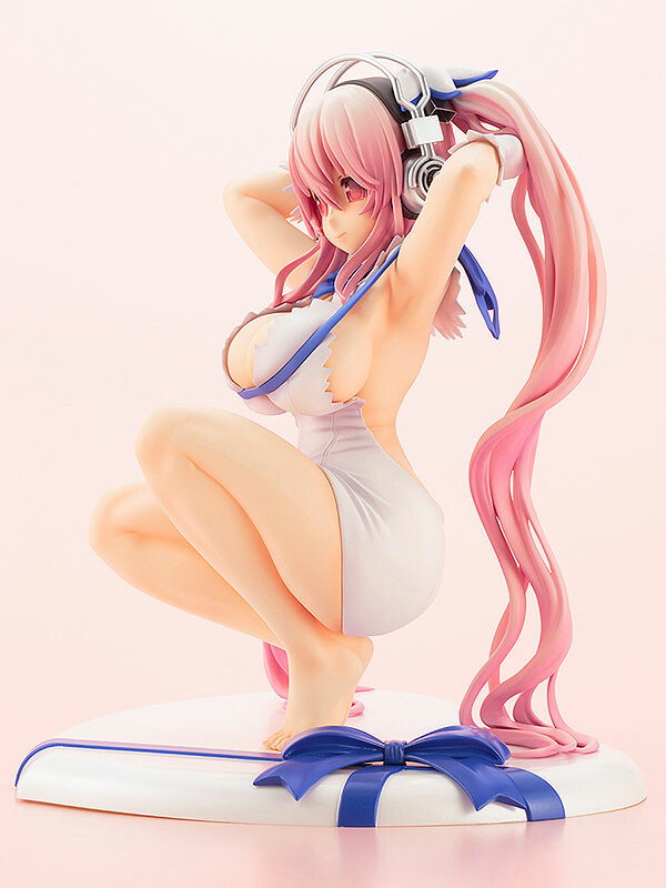 Super Sonico Hestia ver. - Is It Wrong to Try to Pick Up Girls in a Dungeon? [1/7 Complete Figure]